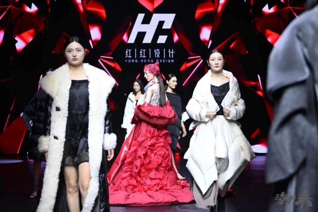 海尚风红红设计专场发布 皮革时尚展现多元叙事-美派服饰网(图4)