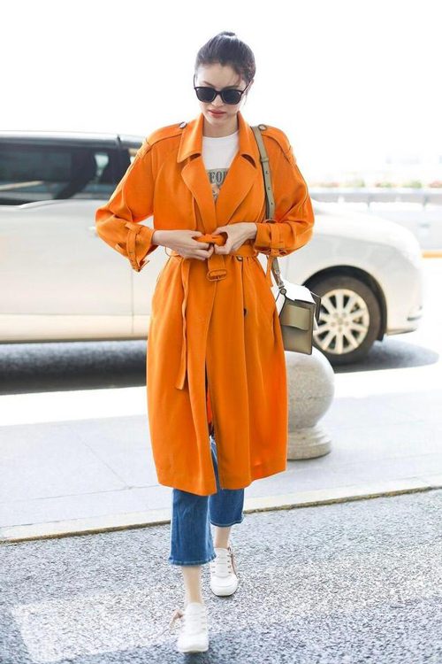 橙色风衣怎么搭?7种时髦配色方案穿出高级感-美派服饰网(图1) 橙色风衣怎么搭?7种时髦配色方案穿出高级感-美派服饰网(图1)