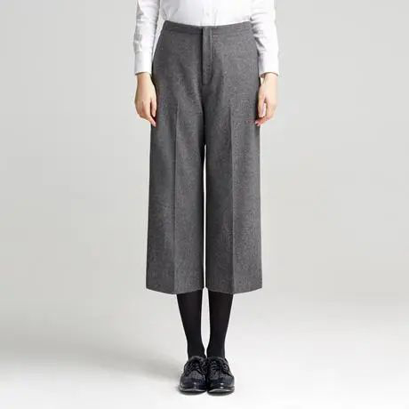 灰色七分阔腿裤搭配(图1) 灰色七分阔腿裤搭配(图1)