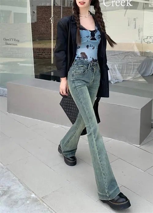 复古风牛仔裤怎么搭配上衣(图3)