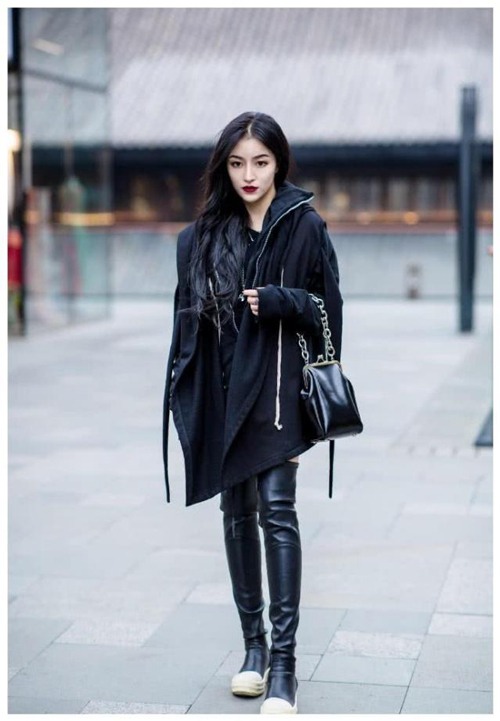 长靴与外套的时尚搭配指南：穿出优雅与帅气-美派服饰网(图3)