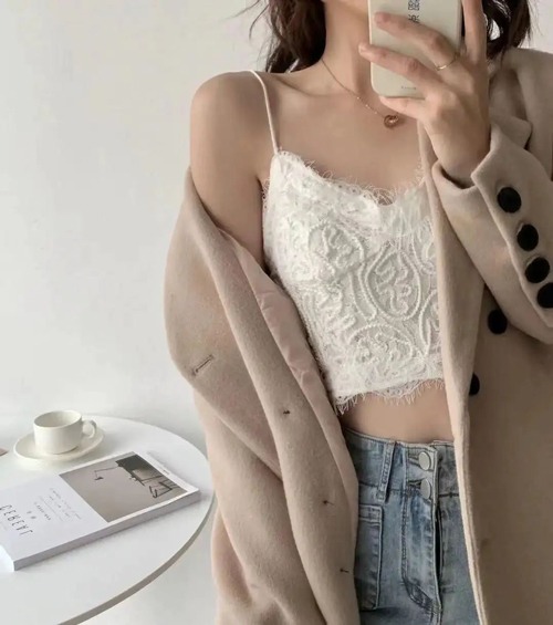 大胸女性穿搭指南：选对内衣与衣服，舒适又自信-美派服饰网(图3)