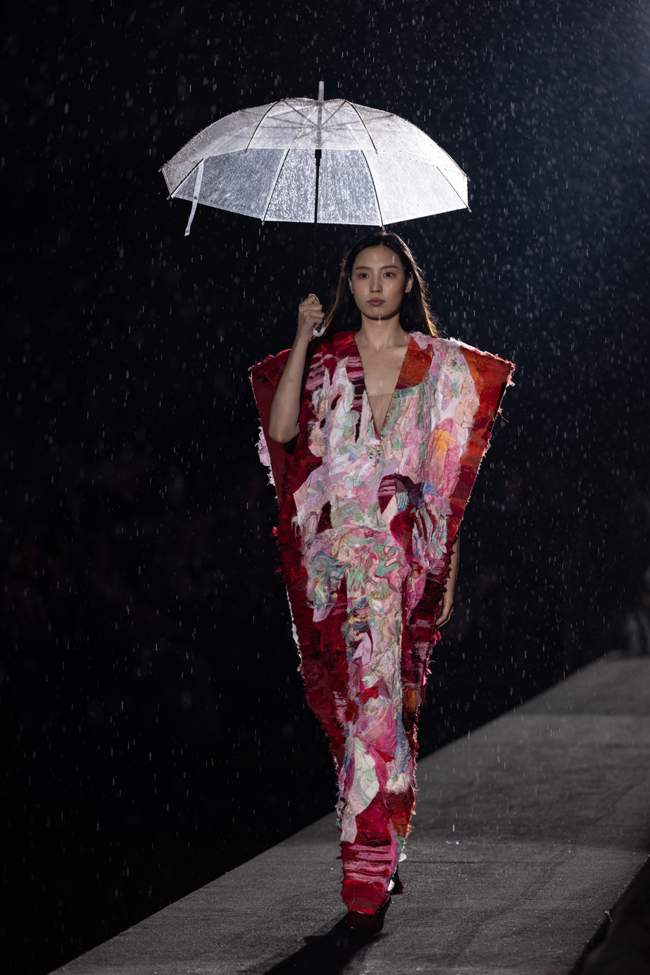 中国美术学院时尚设计学院毕业展分身有道演绎设计无限可能-美派服饰网(图4) 中国美术学院时尚设计学院毕业展分身有道演绎设计无限可能-美派服饰网(图4)