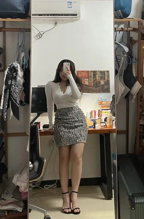 大胸女生穿搭指南：内衣选择与服装搭配技巧-美派服饰网(图2)