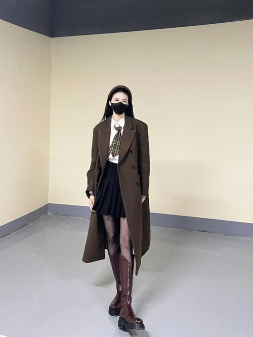 长靴配外套穿搭指南：6种经典组合打造时尚造型-美派服饰网(图2)