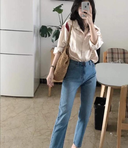 牛仔裤搭配什么上衣好看?10种经典穿搭方案推荐-美派服饰网(图2) 牛仔裤搭配什么上衣好看?10种经典穿搭方案推荐-美派服饰网(图2)