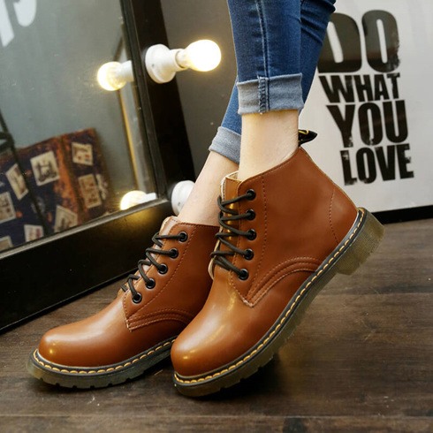 女士棕色皮鞋搭配指南:休闲职场甜美多种风格穿搭技巧-美派服饰网(图1) 女士棕色皮鞋搭配指南:休闲职场甜美多种风格穿搭技巧-美派服饰网(图1)