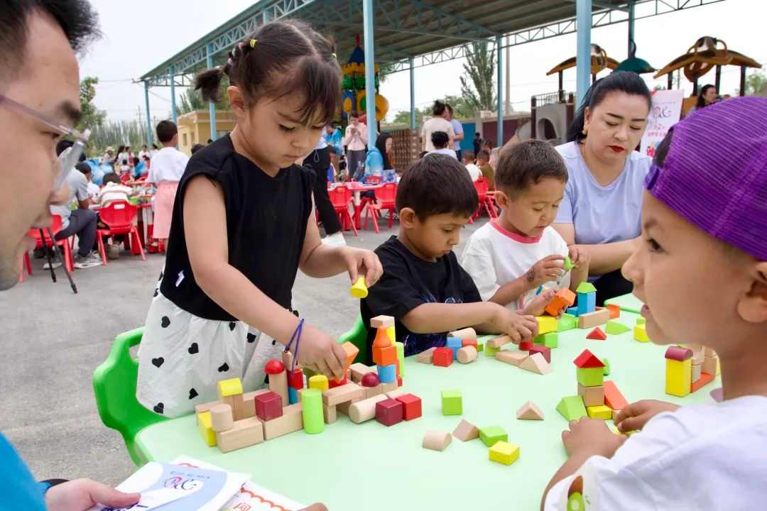 玩具行业爱心接力 千余名边疆儿童获赠玩教具物资-美派服饰网(图9) 图片