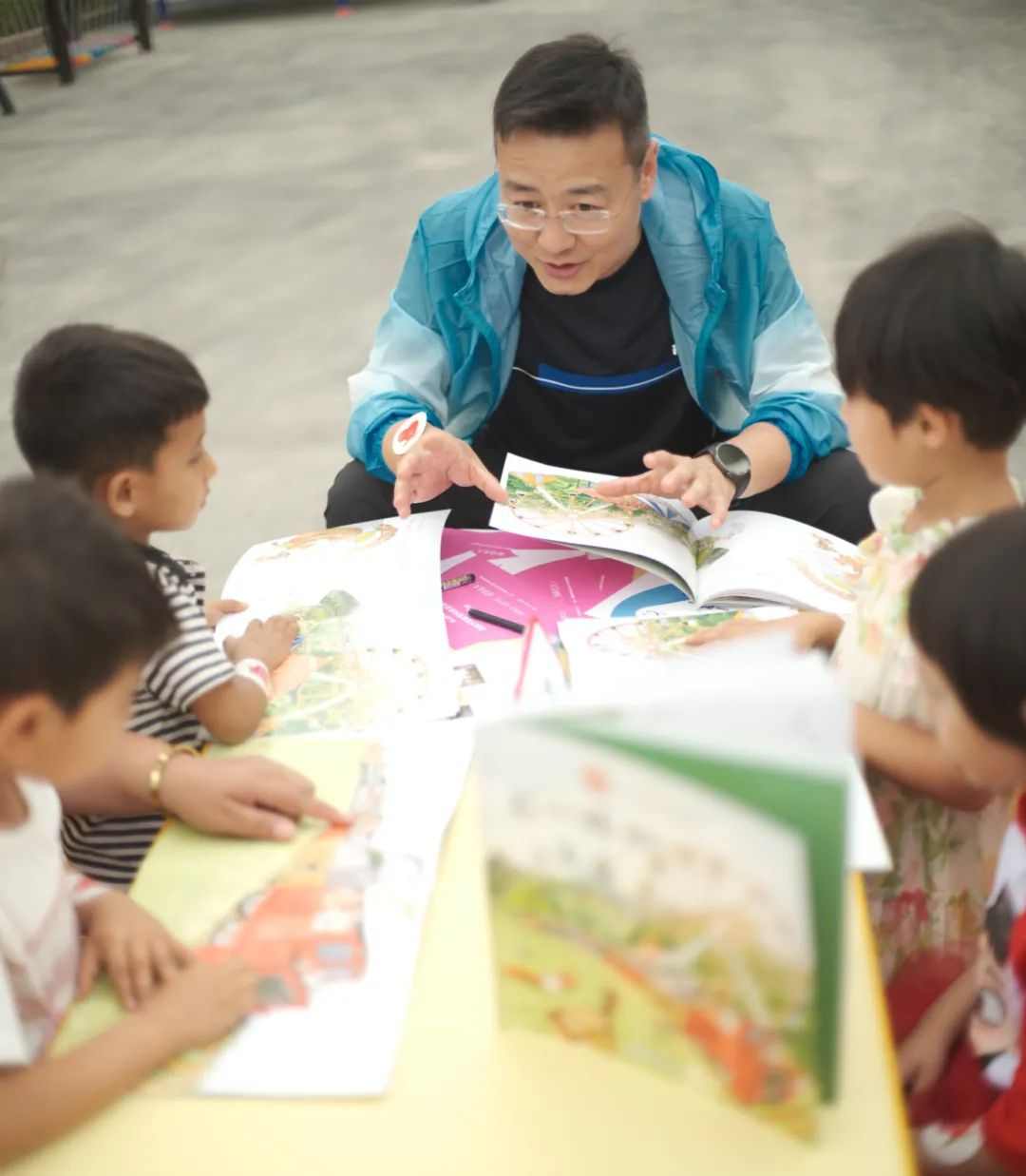 玩具行业爱心接力 千余名边疆儿童获赠玩教具物资-美派服饰网(图4) 图片