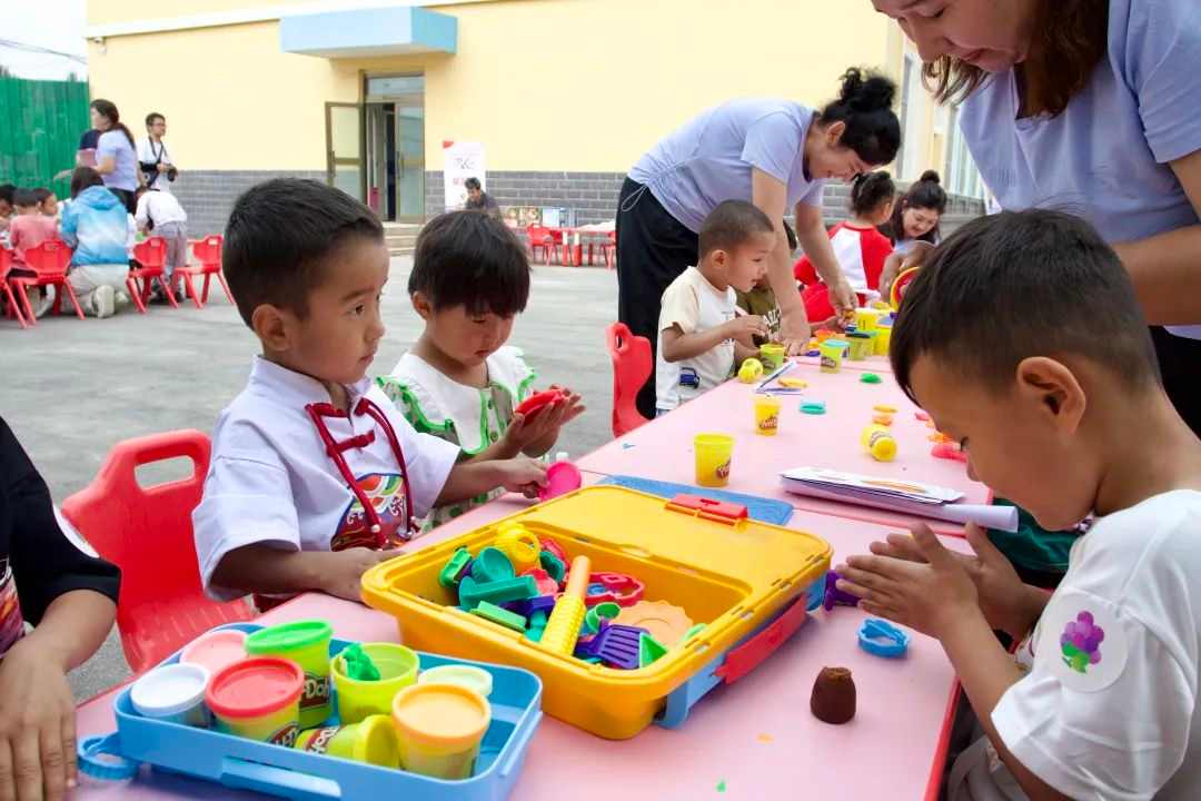 玩具行业爱心接力 千余名边疆儿童获赠玩教具物资-美派服饰网(图11) 图片