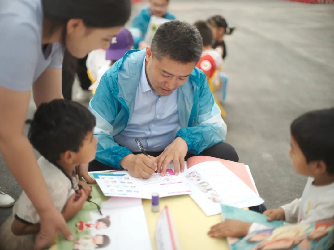 玩具行业爱心接力 千余名边疆儿童获赠玩教具物资-美派服饰网(图15) 图片