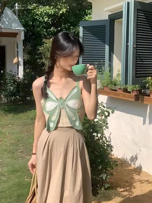 内衣外穿搭配指南：5种时尚穿搭技巧展现个性魅力-美派服饰网(图3)