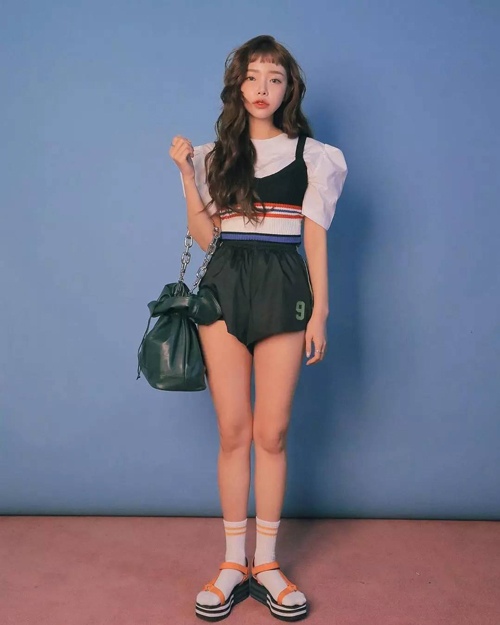 内衣外穿搭配指南：5种时尚穿搭技巧展现个性魅力-美派服饰网(图1)