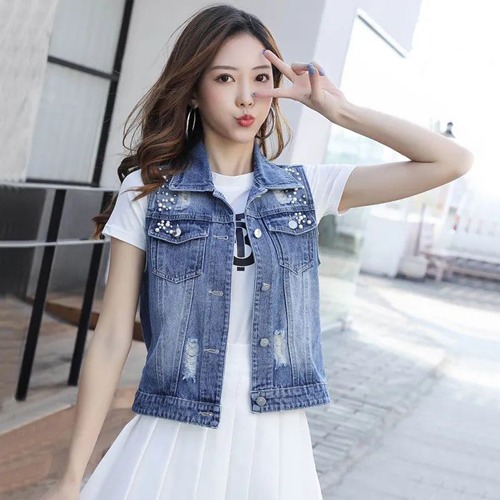 牛仔小马甲搭配指南：9种穿搭方式展现时尚风格-美派服饰网(图2)