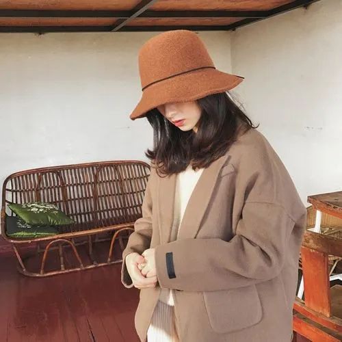 焦糖色帽子搭配指南:10种经典穿搭方案提升时尚感-美派服饰网(图2) 焦糖色帽子搭配指南:10种经典穿搭方案提升时尚感-美派服饰网(图2)