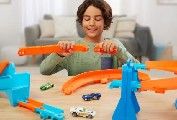 中美互调加征关税、乐高10年后再推辛普森主题场景套装、52TOYS获1.44亿投资 | 本周关注