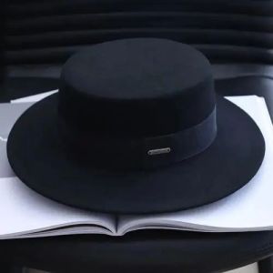 女士礼帽搭配服装【图文】