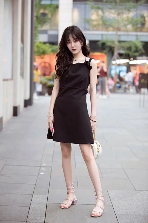 绑带凉鞋搭配【图文】(图1)