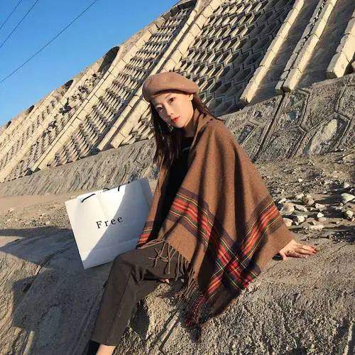 卡其色披肩怎么搭配(图3)