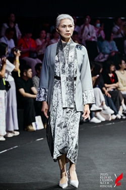 易灿纺织×丛剑“汉襟风华”共谱传统新韵!(图3) 易灿纺织×丛剑“汉襟风华”共谱传统新韵!(图3)