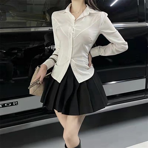 白衬衫搭配黑色半身裙(图2)