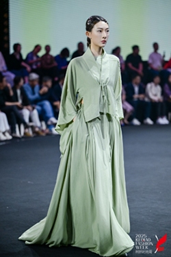 易灿纺织×丛剑“汉襟风华”共谱传统新韵!(图7) 易灿纺织×丛剑“汉襟风华”共谱传统新韵!(图7)