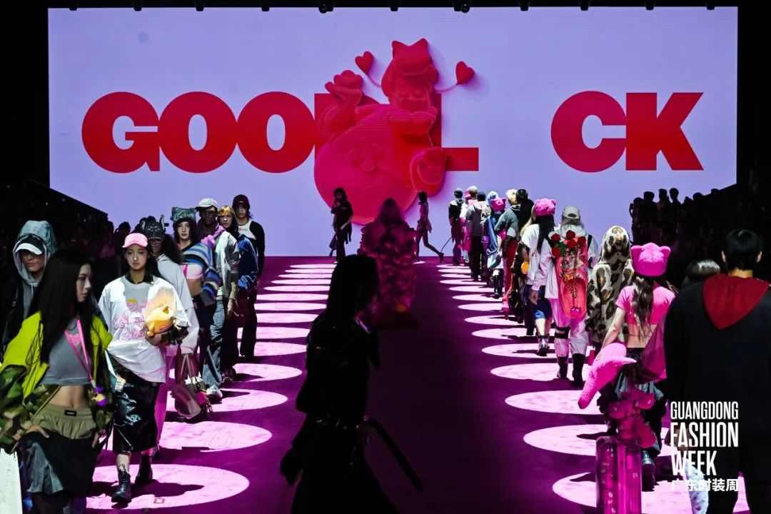 番禺快时尚产业以省级基地身份亮相广东时装周 科技赋能品牌集散效应凸显-美派服饰网(图10) 图片