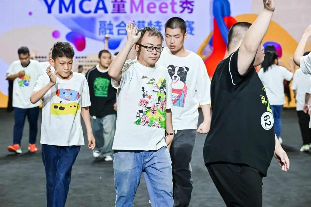 非遗服饰引领时尚秀 高中生为特殊儿童点亮自信之路-美派服饰网(图10) 图片