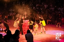 四喜财神:好运文化如何在广东时装周登场-美派服饰网(图13) 四喜财神:好运文化如何在广东时装周登场-美派服饰网(图13)