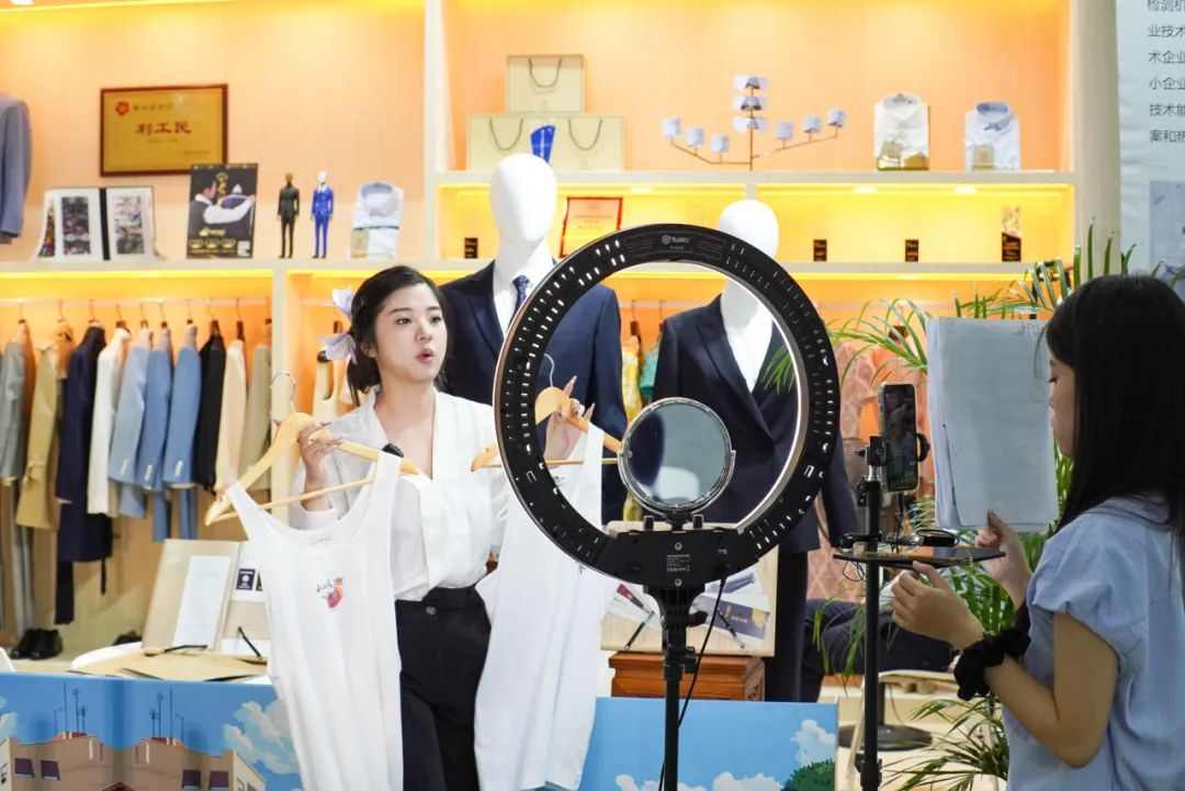 2025广东时装周:科技赋能非遗创新,推动湾区产业升级-美派服饰网(图3) 图片