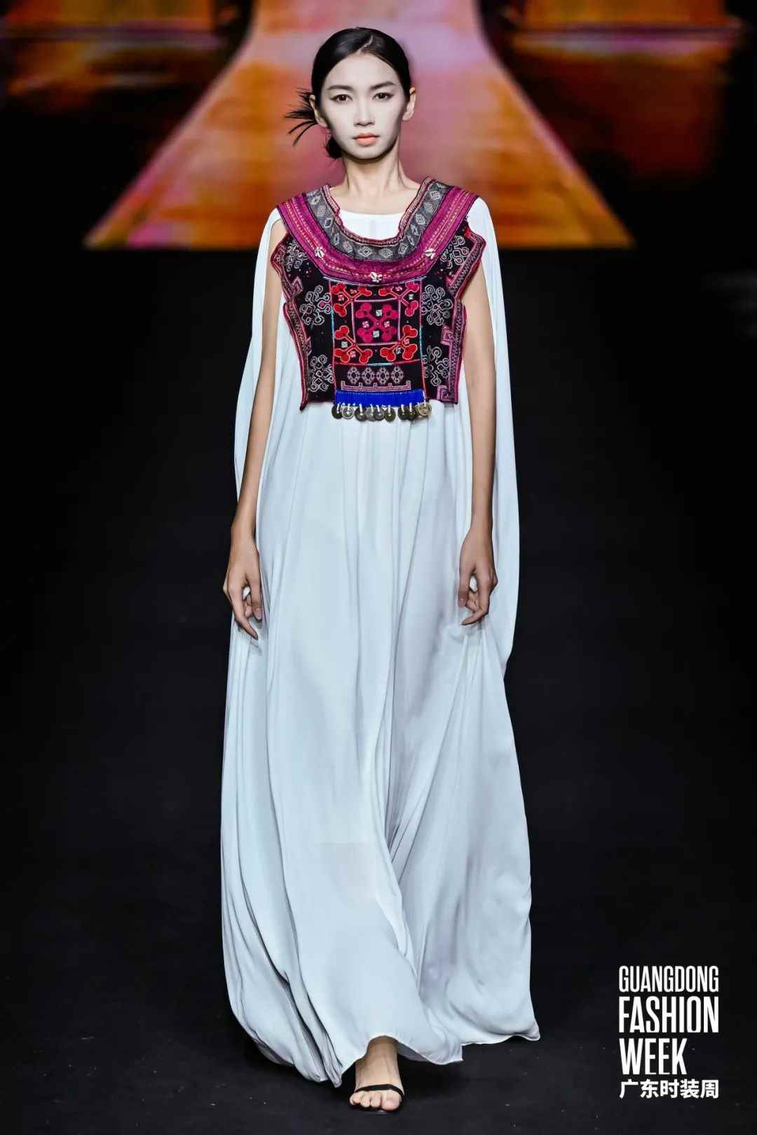 非遗时装国潮美学,如王家卫电影般惊艳-美派服饰网(图11) 图片