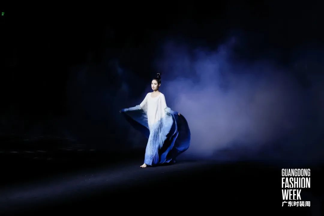 非遗时装国潮美学,如王家卫电影般惊艳-美派服饰网(图16) 图片