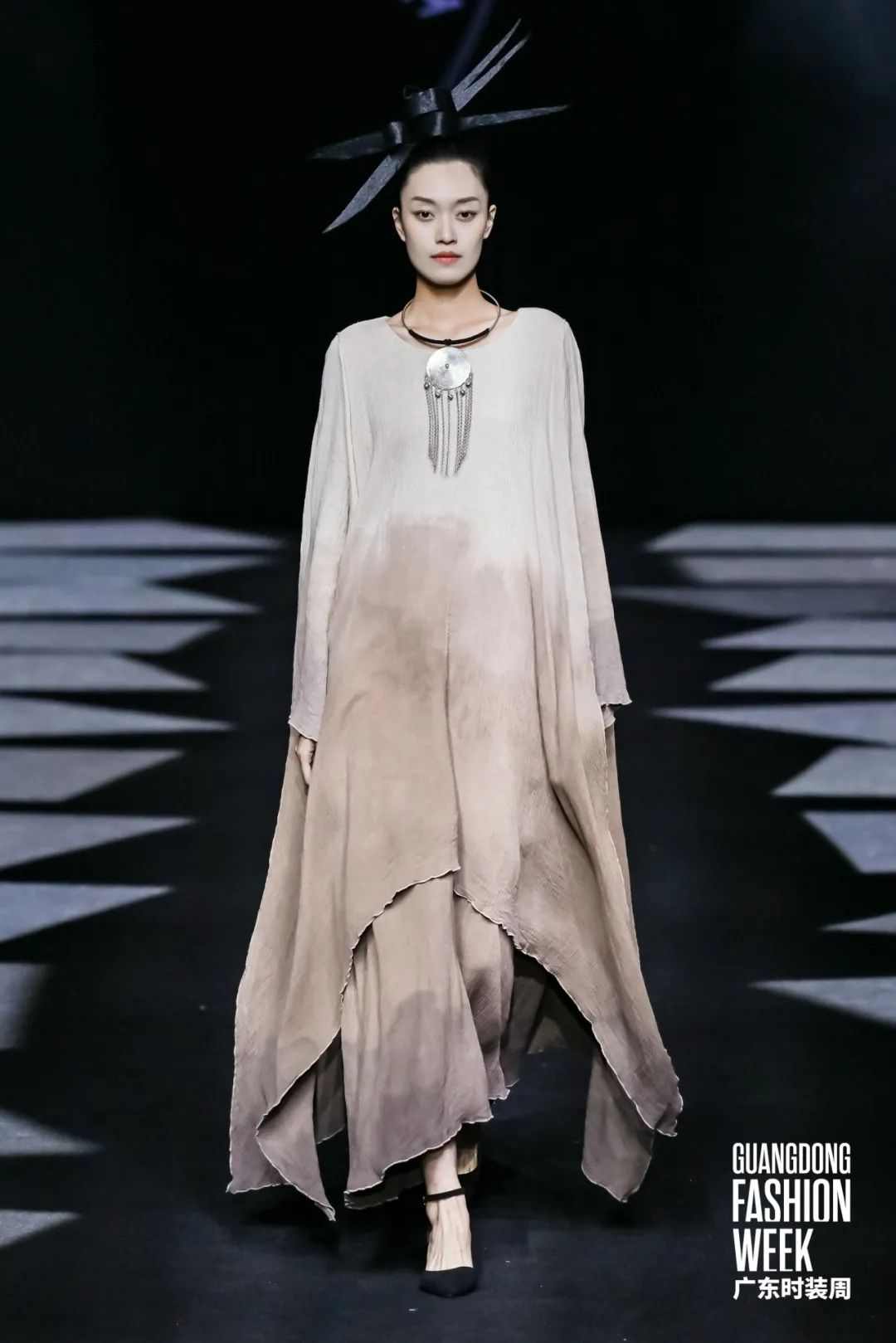 非遗时装国潮美学,如王家卫电影般惊艳-美派服饰网(图19) 图片