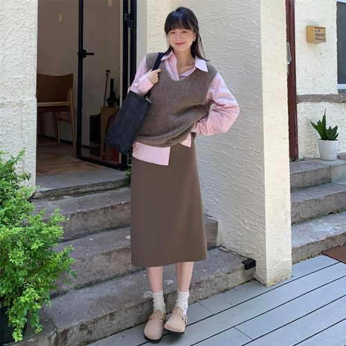 冬季卡其色半身裙搭配指南 保暖优雅多风格穿搭-美派服饰网(图1)