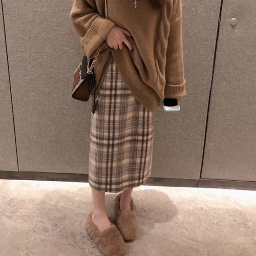 冬季卡其色半身裙搭配指南 保暖优雅多风格穿搭-美派服饰网(图2)