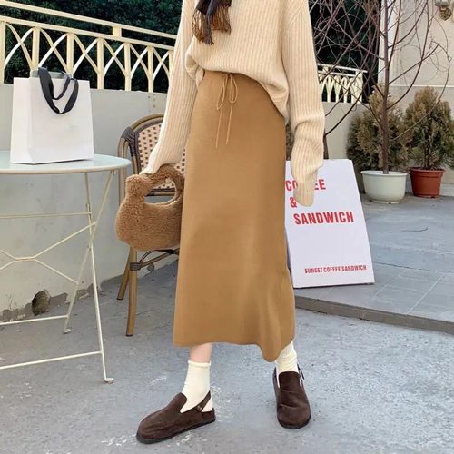 冬季卡其色半身裙搭配指南 保暖优雅多风格穿搭-美派服饰网(图3)