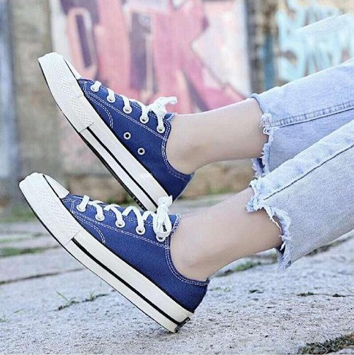 低帮帆布鞋袜子搭配指南 适合不同场合的选袜技巧-美派服饰网(图1)