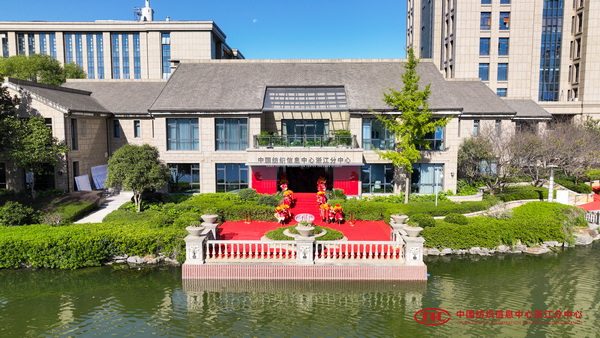 纺织面料设计人才成长与创新培养新动向-美派服饰网(图17) 挖掘创新人才,激发产业活力!“第十届(2025年)十佳纺织面料设计师及培养先进单位评选”评审会于柯桥举行