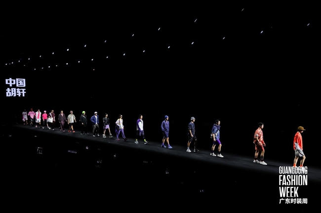 胡轩时装秀揽获匠心卓越品质奖-美派服饰网(图2) 胡轩时装秀揽获匠心卓越品质奖-美派服饰网(图2)
