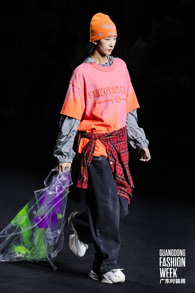 胡轩时装秀揽获匠心卓越品质奖-美派服饰网(图4) 胡轩时装秀揽获匠心卓越品质奖-美派服饰网(图4)