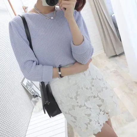 白色蕾丝短裙多风格穿搭指南 轻盈优雅的搭配艺术-美派服饰网(图2)