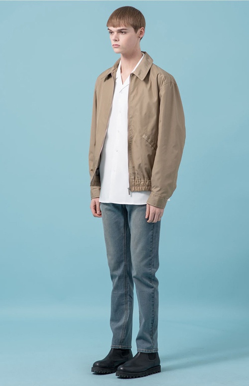 米色夹克的多种搭配技巧，轻松打造时尚穿搭-美派服饰网(图1)