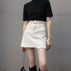 米白色A字裙搭配技巧：打造清新优雅造型-美派服饰网