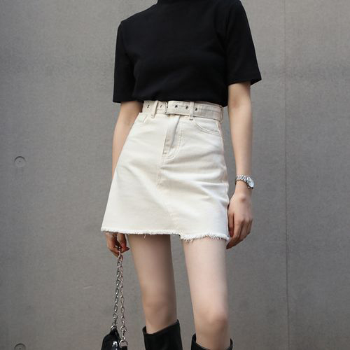 米白色A字裙搭配技巧：打造清新优雅造型-美派服饰网(图1)