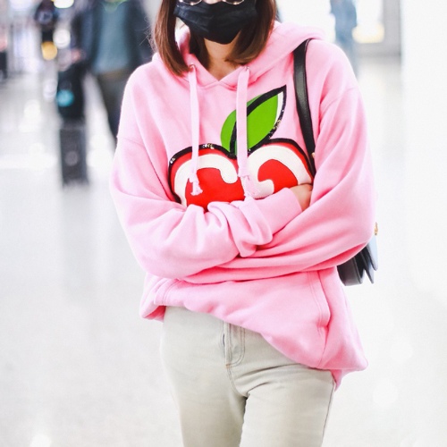 长款粉色卫衣百搭技巧：解锁多样风格-美派服饰网(图2)