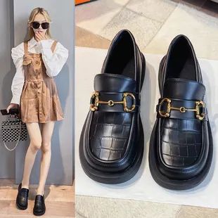 女生大头皮鞋搭配指南：经典款怎么穿更时髦-美派服饰网(图3)