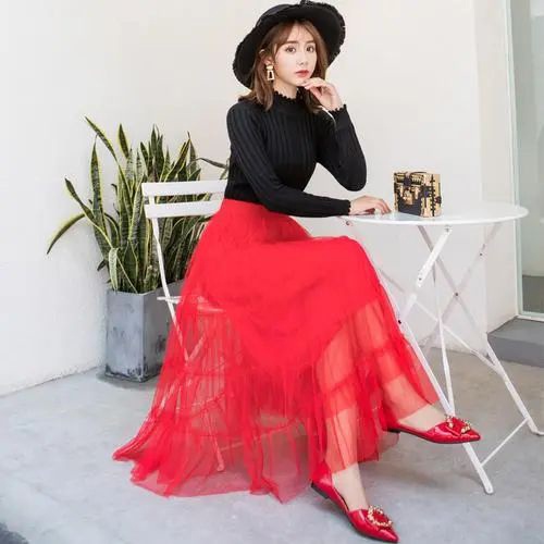 红色蓬蓬裙穿搭灵感：上衣与配饰的巧妙搭配-美派服饰网(图2)