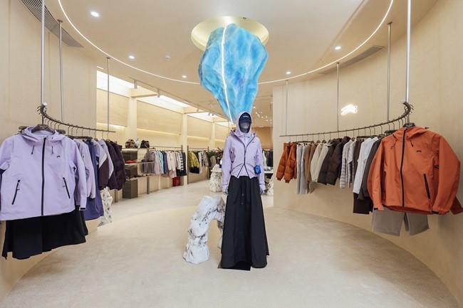 1770714842513452.jpg ROC1943.JPG