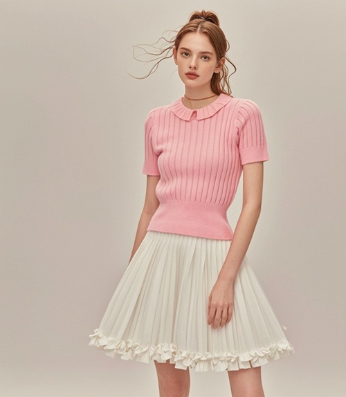 白色蓬蓬裙的上衣搭配技巧：甜美优雅与个性风格全解析-美派服饰网(图1)
