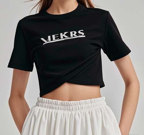 白色蓬蓬裙的上衣搭配技巧：甜美优雅与个性风格全解析-美派服饰网(图4)